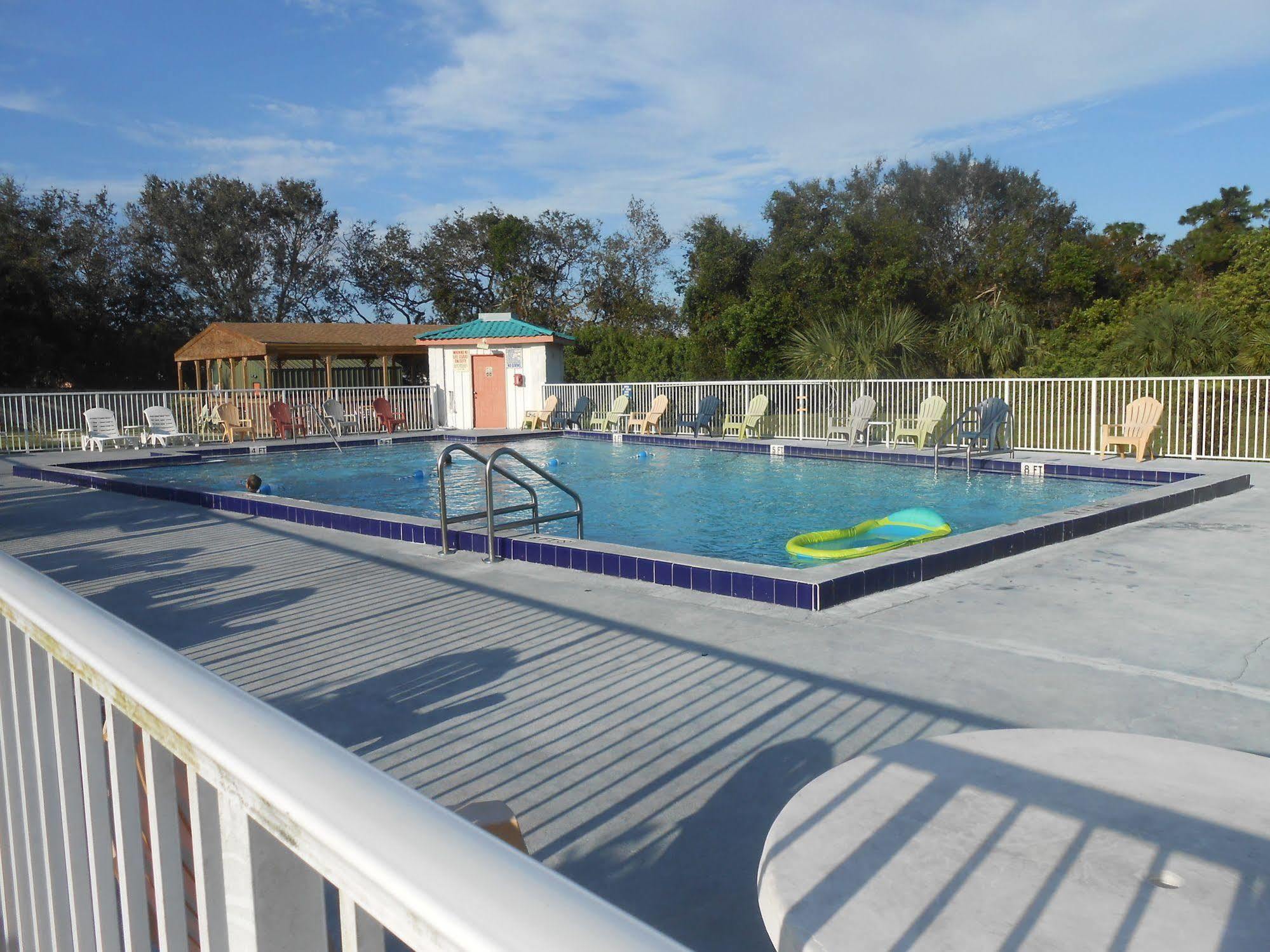 Executive Garden Titusville Hotel Exterior photo