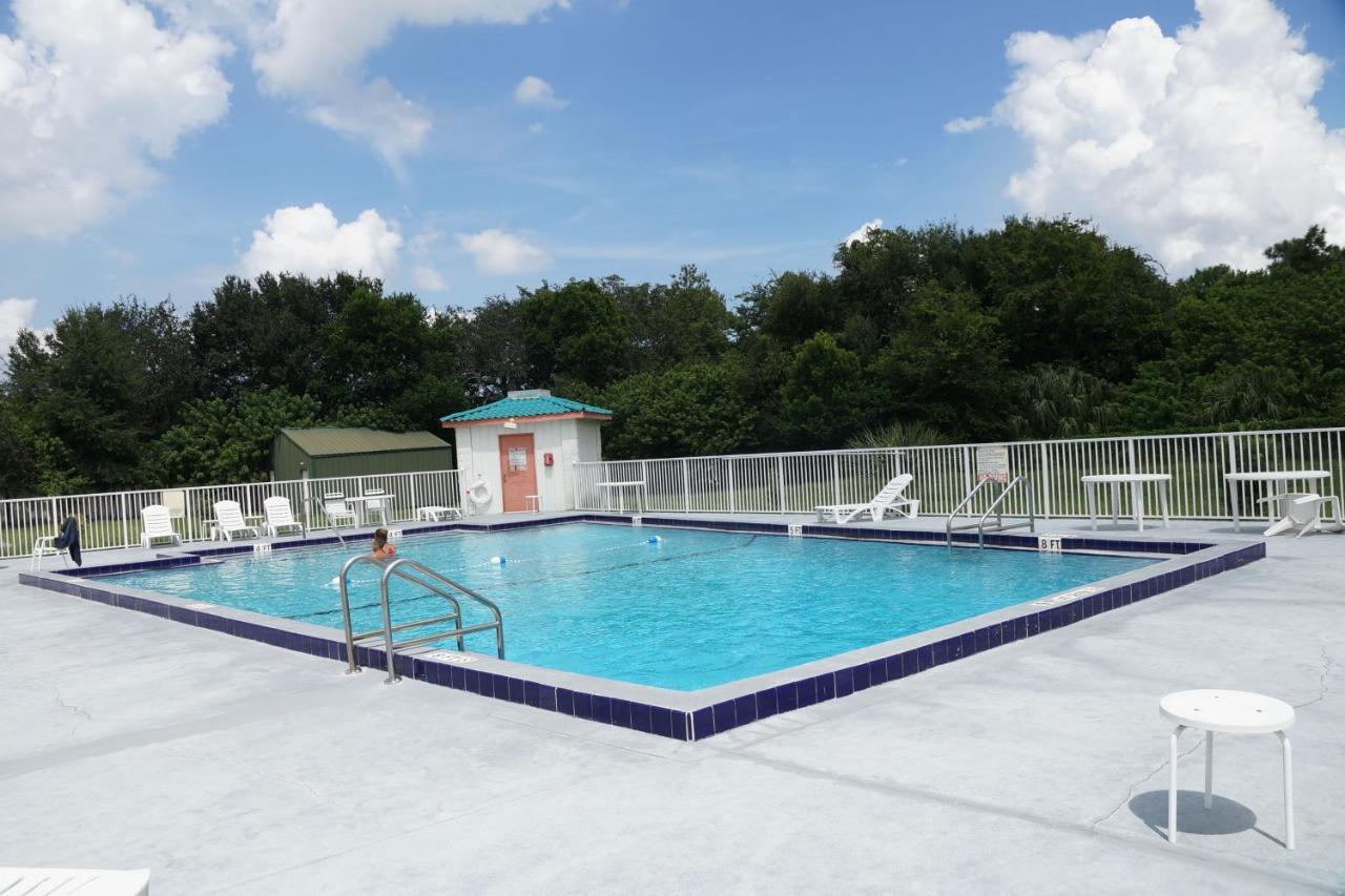 Executive Garden Titusville Hotel Exterior photo