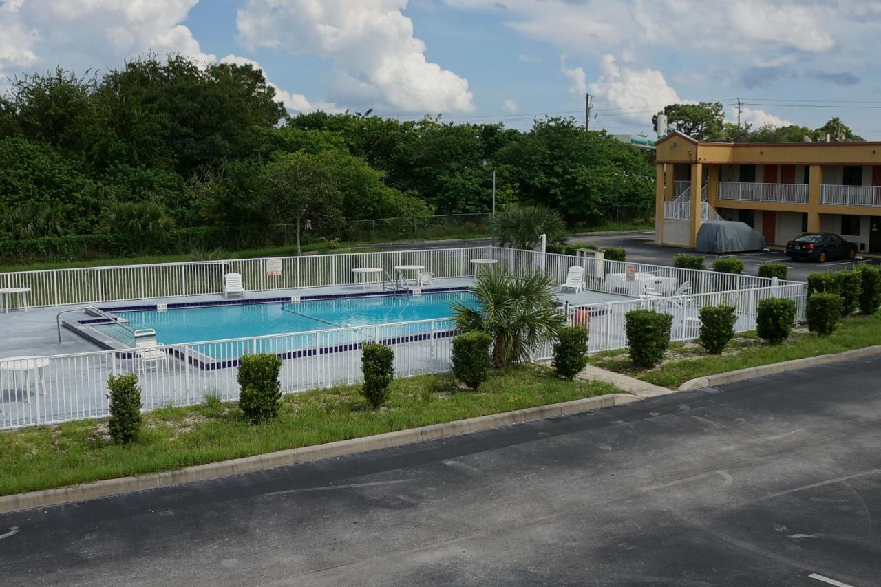 Executive Garden Titusville Hotel Exterior photo